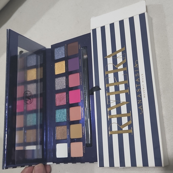 NEW Anastasia Beverly Hills Riveria Eyeshadow Palette - Picture 3 of 3